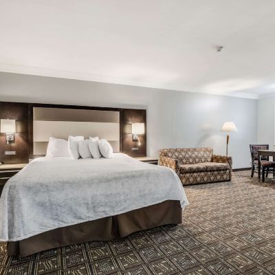 King Suite-Accessible Roll in Shower-Non-Smoking Rodeway Inn Old Town Temecula Promo Code