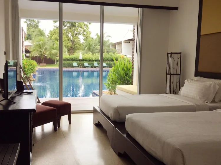 ห้องเตียงแฝดพร้อมทางสู่สระว่ายน้ำ