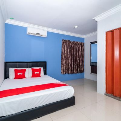 Bilik Deluxe Double Kupon OYO 90087 Warisan Motel