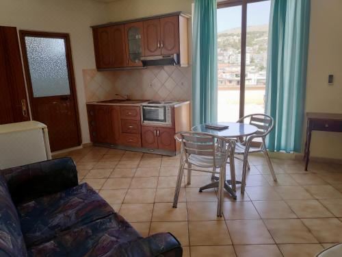 带露台一室公寓