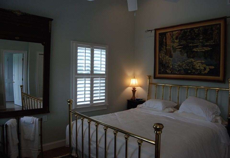 帶私人按摩浴缸的特大床房，俯瞰牧場