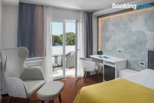 带阳台及海景的家庭房