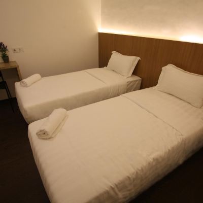 Twin Single Standard Room Kupon Place2Stay Business Hotel @ Metrocity