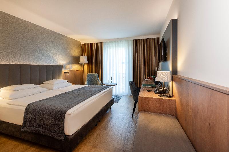 Rogner Hotel Tirana单人床标准房（林荫大道景观）