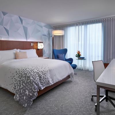 king Room Renaissance Edmonton Airport Hotel Promo Code