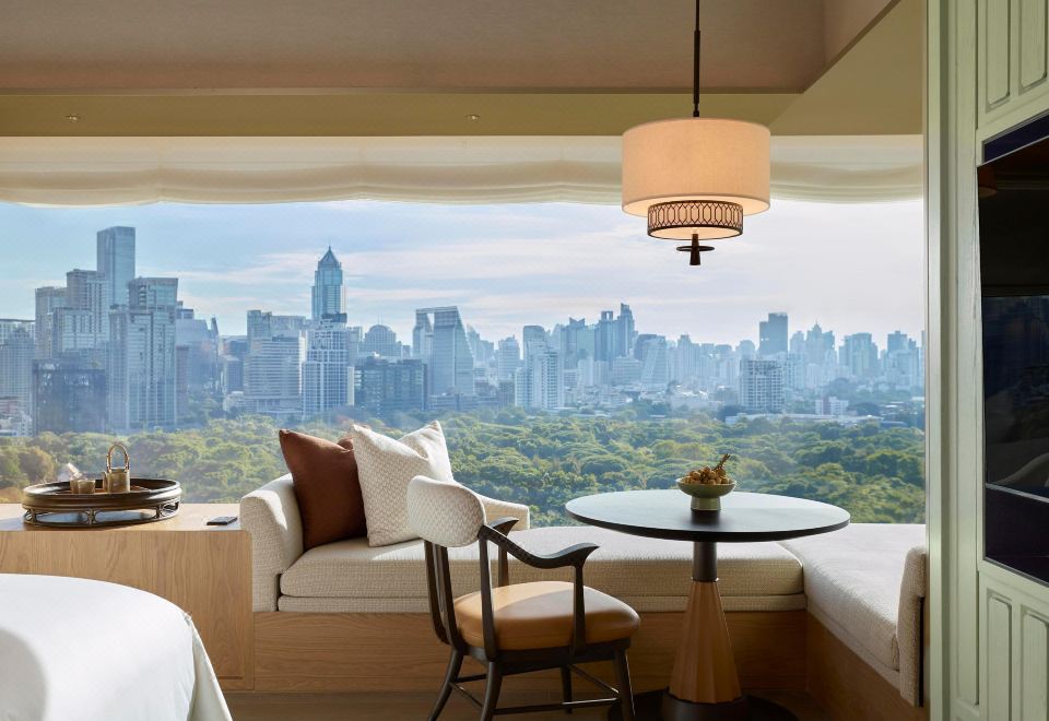 Dusit Thani BangkokClub Corner 1 King, High Floor, Park View