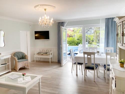 带阳台的两卧室公寓16/18/20