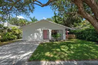 New - Beach House Minutes to Anna Maria Island