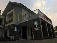 Arainn Bed & Breakfast Tretes Prigen by ecommerceloka Hotels in Prigen