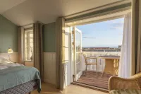 Ruths Hotel Hotels in 