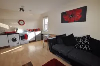 8 Varis Apartments
