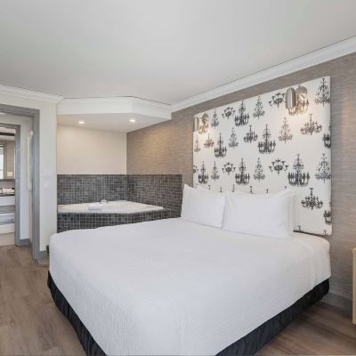 Grand Suite, 1 King Bed With Sofa Bed, Kitchen (Jacuzzi) Sandman Signature Toronto Airport Hotel Promo Code