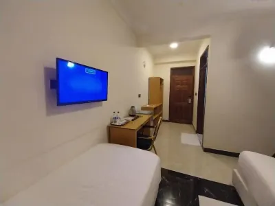 HOTEL DISCRETION LTD Hotele w: 