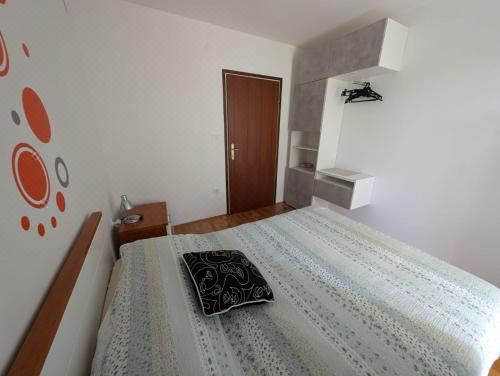 带阳台的两卧室公寓