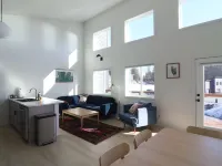 Lupine Lodge with Mountain Views فنادق في سيوارد