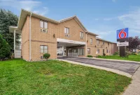 Motel 6 Windsor, on Hotels in 