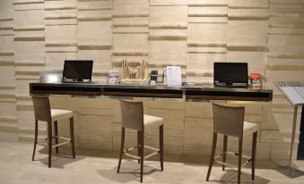Cosmopolitan Hotel - Housity