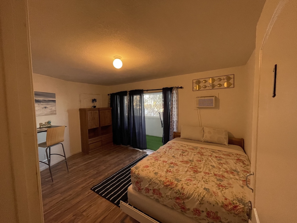 THE YELLOW PENTHOUSE $20 ($̶5̶3̶) - Prices & Lodge Reviews - North Las  Vegas, NV