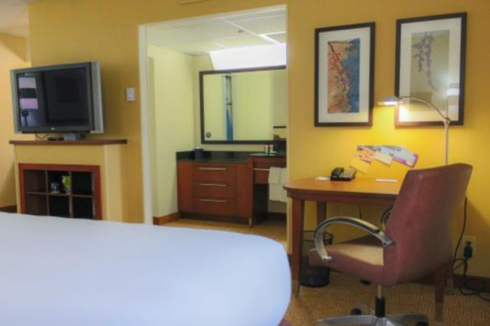 高楼层特大床房附梳化床