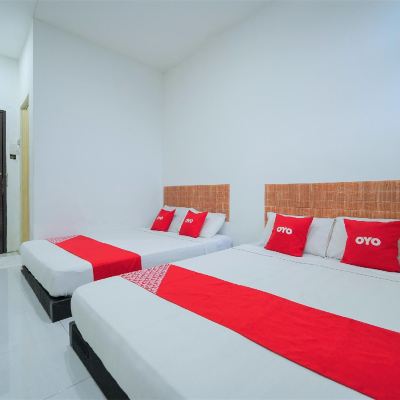 Suite Keluarga Kupon OYO 89820 SP Berlian Inn