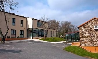 Hotel Amenal - Housity
