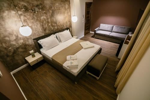 豪华双人间（2名成人+1名小童）