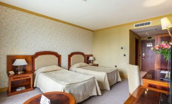 Romance Hotel and Family Suites