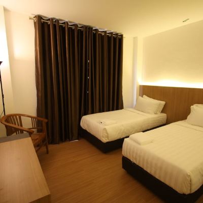 Twin Single Standard Kupon Place2Stay Business Hotel - Waterfront