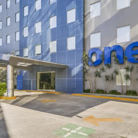 One Leon Poliforum