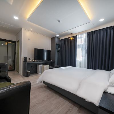 Standard (Double Bed, Drive-in Parking, Randomly Assigned Bathtub, Large Tv) Gangneung Gyeongpodae Jajaknamu 쿠폰
