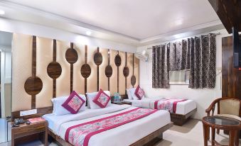 Hotel Glow Inn Paharganj-3 Mins Walk from New Delhi Railway Station