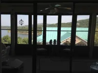 俯瞰桌岩湖精美兩臥兩衛頂層公寓！