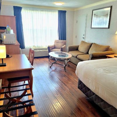 Standard Queen Room with Sofa Bed Claymore Inn and Suites Promo Code