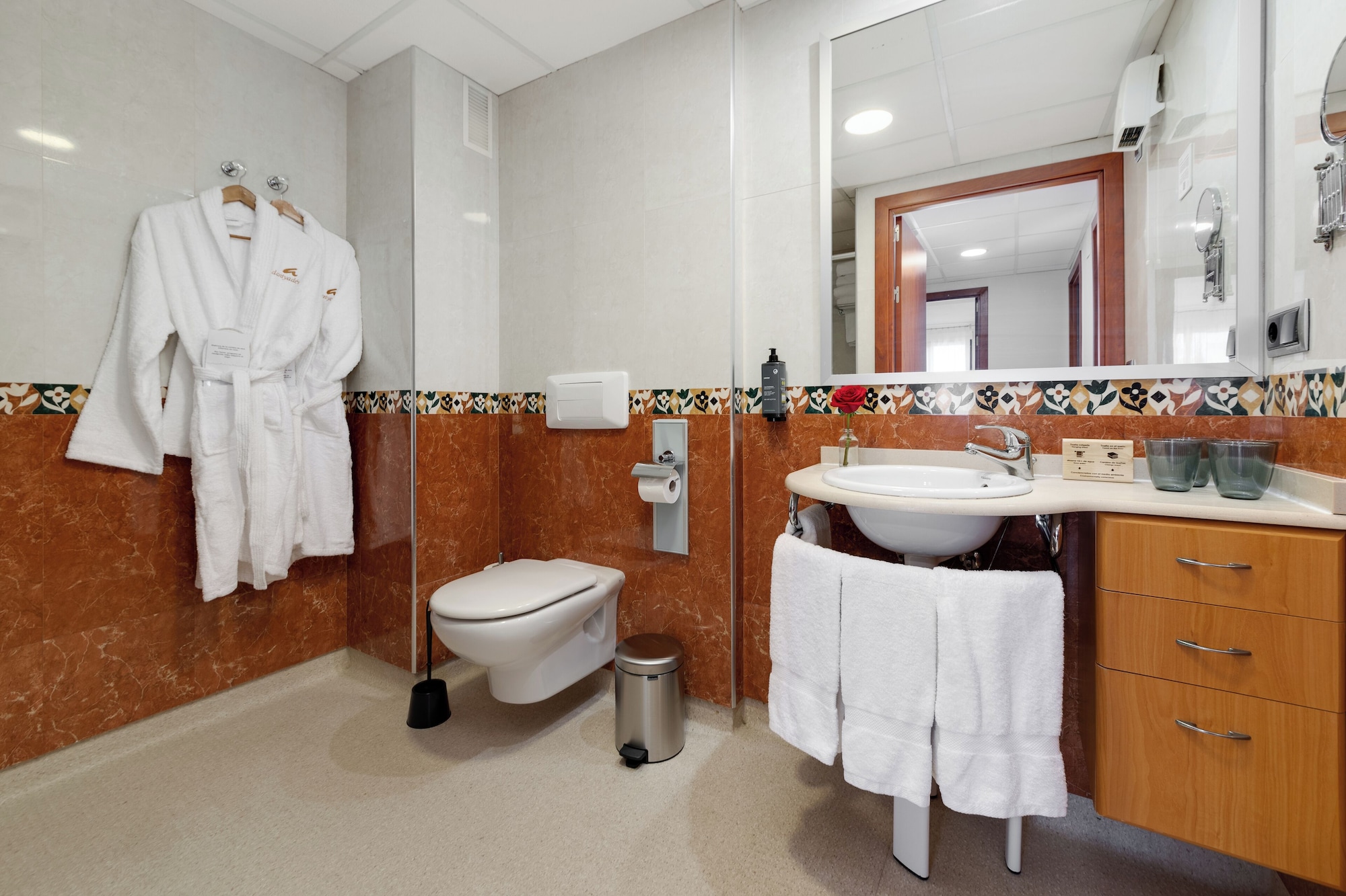 海景两卧室家庭间 - 带阳台