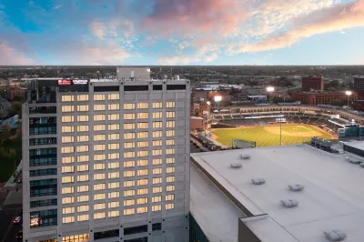 Hilton Garden Inn Toledo Downtown Отели в г. 