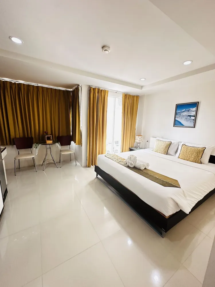 ห้องซูพีเรียร์ เตียงใหญ่ พร้อมระเบียง