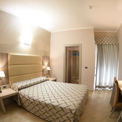 Standard Triple Room Hotel Niagara Promo Code