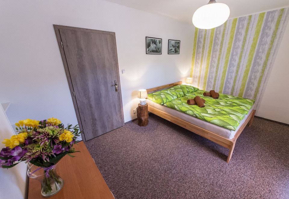 花园景观一卧室双人房