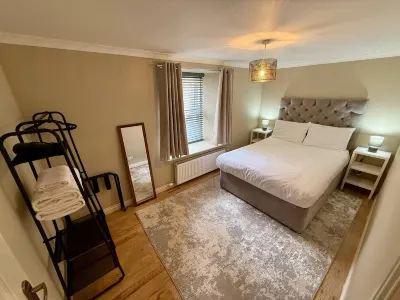 Airlie Arms Hotel Hotel di 