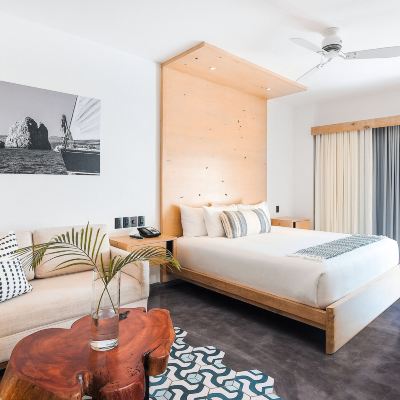 Deluxe King Room Bahia Hotel & Beach House Promo Code