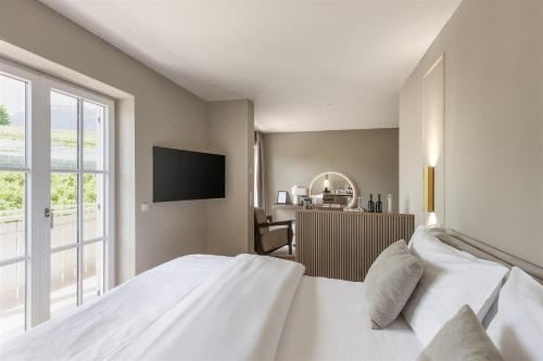 带阳台的小型套房