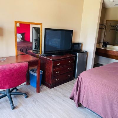 Standard Queen Room-Non-Smoking Mallard Inn Promo Code