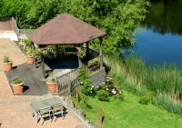 Inn on the Lake