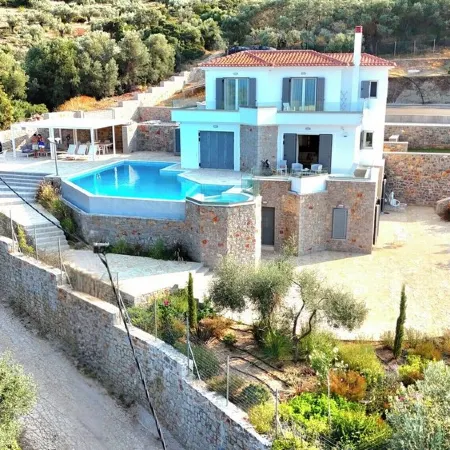 Villa Arian with great sea view, great pool and 6 minutes walk from the beach Отели в г. Эпидавр