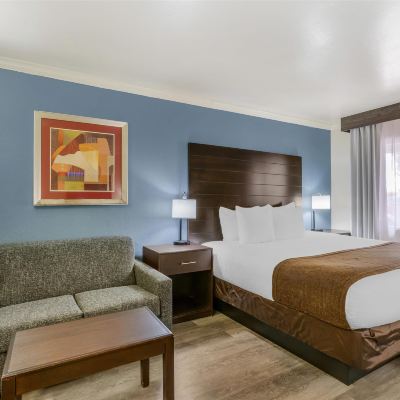 King Room with Wet Bar Best Western InnSuites Tucson Foothills Hotel & Suites Promo Code