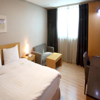 시티 뷰 디럭스 더블룸 AT 비지니스 호텔 쿠폰