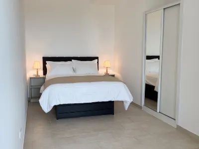 JoLi Beach House - Charming Second Floor T1 Center - with balcony  호텔