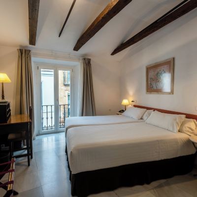 Standard Double or Twin Room (Balcony) Hotel Simon Promo Code