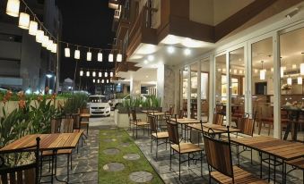 The Signature Hotel @ Thapae - Housity