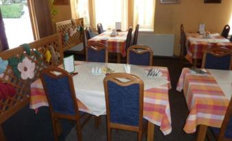 Hotel & Restaurant Na Frystatske - Housity